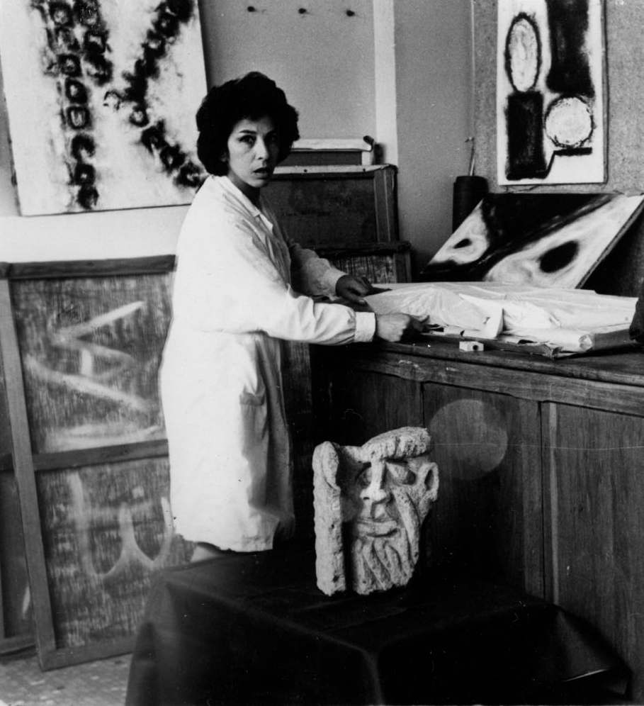 Anna Waisman dans son atelier en 1967